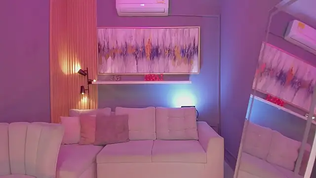 Snapshot of janinne_lu chatting on April 15, 2026, 11:38 am janinne lu online show from April 15, 2026, 11:38 am