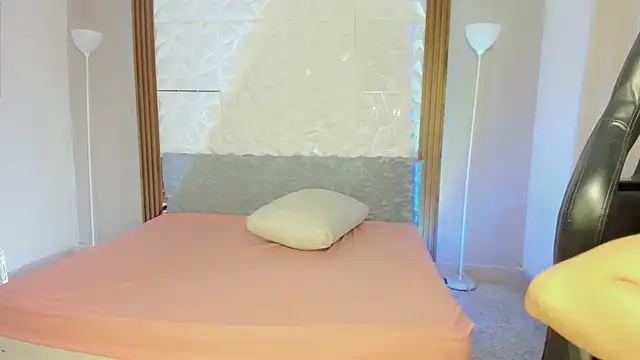 Cieloo 18 online show from April 2, 2026, 3:24 am