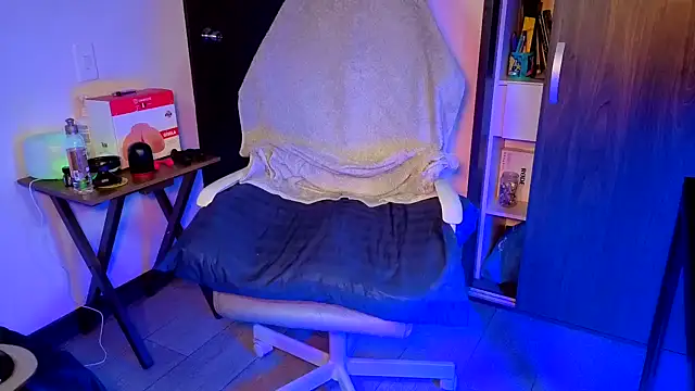 Snapshot of Wheeler_Green chatting on April 10, 2026, 2:18 am Wheeler Green online show from April 10, 2026, 2:18 am