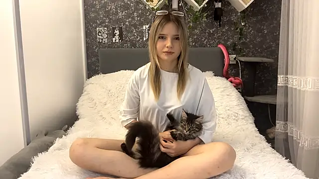 SofiaMarken online show from February 28, 2026, 1:44 pm