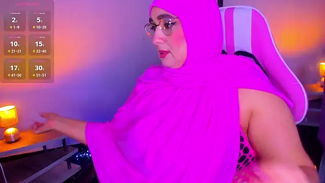 HijabiMilff online show from April 14, 2026, 2:44 pm