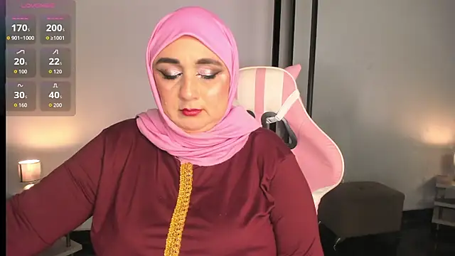 Snapshot of HijabiMilff chatting on June 4, 2026, 1:49 pm HijabiMilff online show from June 4, 2026, 1:49 pm