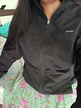 Queenlipx online show from July 13, 2026, 5:40 am