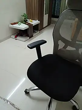 Queenlipx online show from March 8, 2026, 2:53 pm