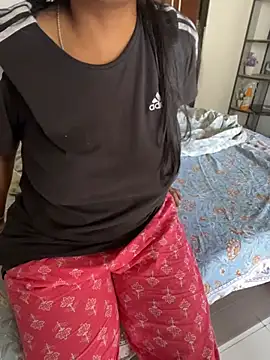 Queenlipx online show from July 15, 2026, 6:42 am