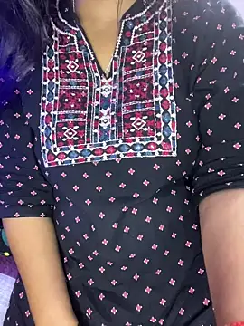 Queenlipx online show from April 9, 2026, 4:46 pm