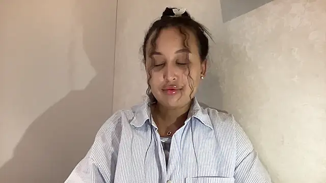 Dana 005 online show from July 16, 2026, 8:06 pm