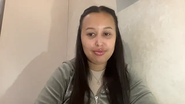 Dana 005 online show from May 5, 2026, 9:07 pm