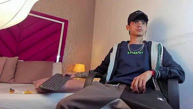 Snapshot of Dominic_Foxx chatting on February 26, 2026, 12:38 pm Dominic Foxx online show from February 26, 2026, 12:38 pm