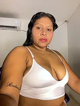 Snapshot of Kittyoficiall chatting on February 26, 2026, 6:30 pm Kittyoficiall online show from February 26, 2026, 6:30 pm