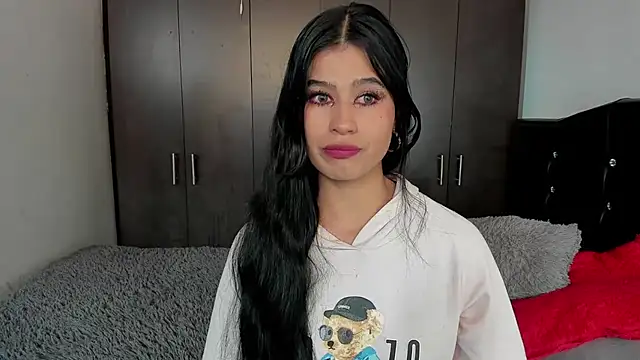 Snapshot of LatinaQueen23 chatting on July 1, 2026, 3:23 pm LatinaQueen23 online show from July 1, 2026, 3:23 pm