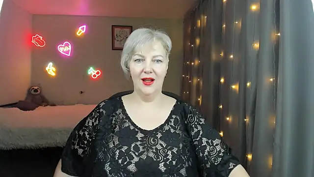 Mary-Leee online show from May 5, 2026, 5:43 am