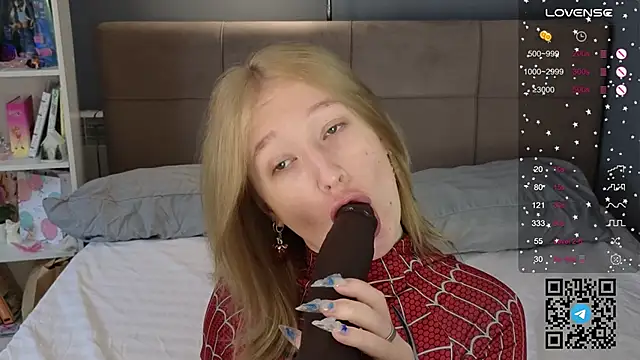 Snapshot of Mira_Berto chatting on April 9, 2026, 6:15 am Mira Berto online show from April 9, 2026, 6:15 am