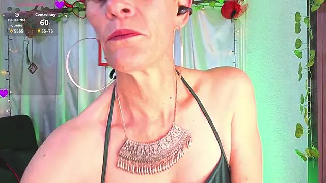 LeanaMaturee online show from April 24, 2026, 1:02 pm