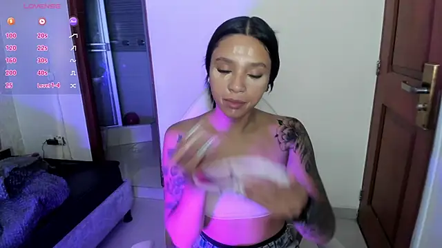 miiaboss  online show from April 22, 2026, 11:06 am