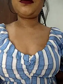 Cutie bae011 online show from March 13, 2026, 6:02 pm