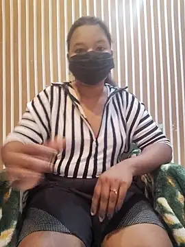 Cutie bae011 online show from February 26, 2026, 5:57 pm