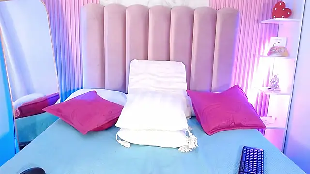 Snapshot of ArianaRougee chatting on April 25, 2026, 1:41 pm ArianaRougee online show from April 25, 2026, 1:41 pm