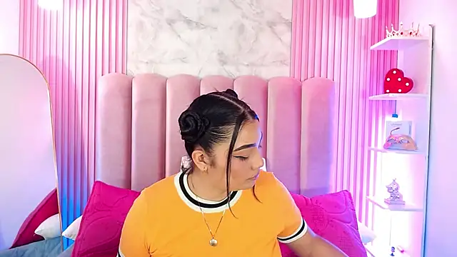 Snapshot of ArianaRougee chatting on May 29, 2026, 12:00 pm ArianaRougee online show from May 29, 2026, 12:00 pm