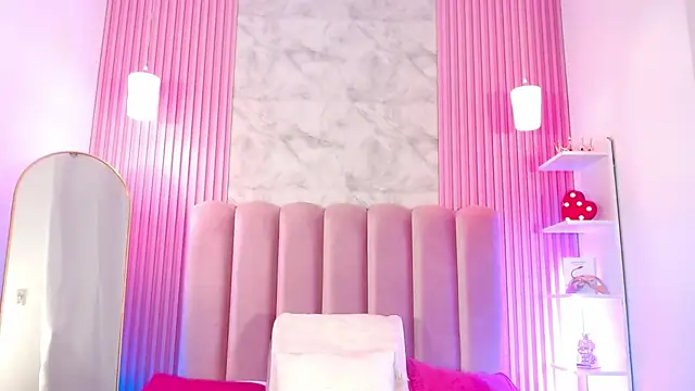 Snapshot of ArianaRougee chatting on May 19, 2026, 11:06 am ArianaRougee online show from May 19, 2026, 11:06 am
