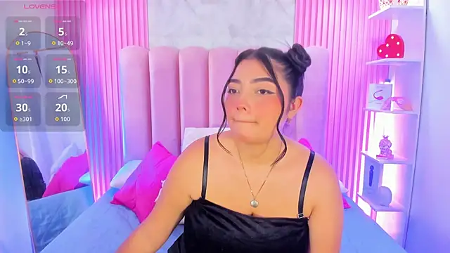 ArianaRougee online show from June 19, 2026, 4:51 am