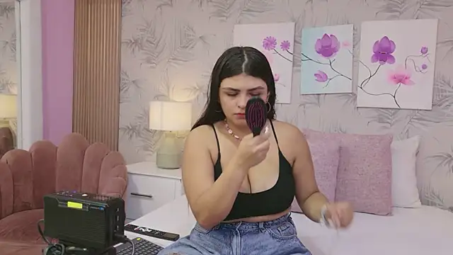 Snapshot of EmmaLeens chatting on March 18, 2026, 11:35 am EmmaLeens online show from March 18, 2026, 11:35 am