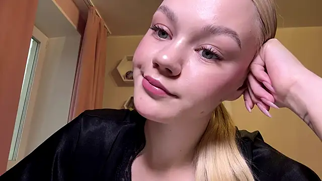 MiaCashe online show from July 1, 2026, 3:12 pm