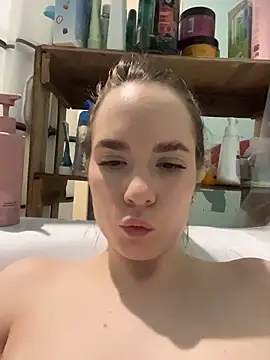 DivaAurum online show from March 18, 2026, 8:21 pm