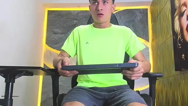 Snapshot of Matheus_Ic_ chatting on March 29, 2026, 7:59 pm Matheus Ic online show from March 29, 2026, 7:59 pm