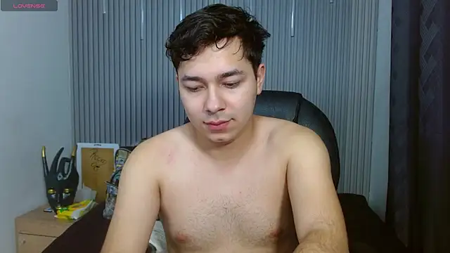 Snapshot of Julian_Smith21 chatting on July 20, 2026, 5:04 am Julian Smith21 online show from July 20, 2026, 5:04 am