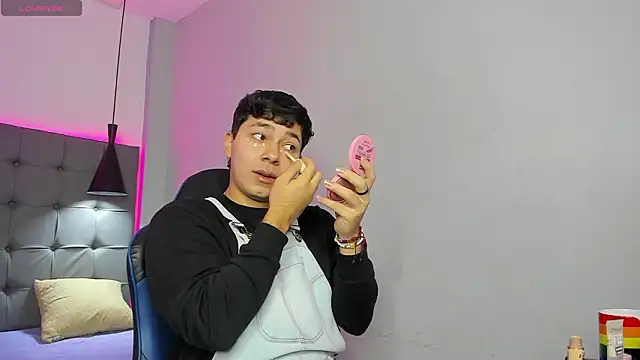 Julian Smith21 online show from March 19, 2026, 12:38 pm