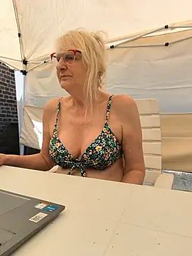 Heidiblueeyes online show from June 23, 2026, 1:20 pm