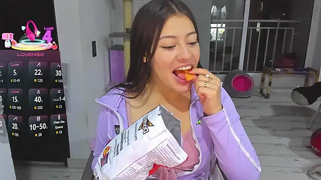 Snapshot of LovelyLoren333 chatting on February 27, 2026, 12:55 am LovelyLoren333 online show from February 27, 2026, 12:55 am