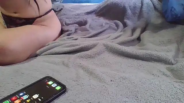 Soylilayblue online show from April 1, 2026, 9:56 pm