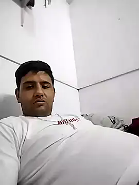 Snapshot of trox_memide21cm chatting on April 10, 2026, 12:50 am trox memide21cm online show from April 10, 2026, 12:50 am