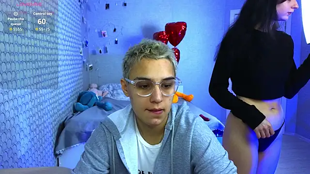 LuxuryLoverss online show from March 3, 2026, 11:06 am