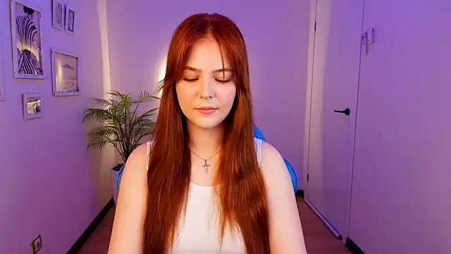 Elle Funning online show from May 6, 2026, 3:21 am