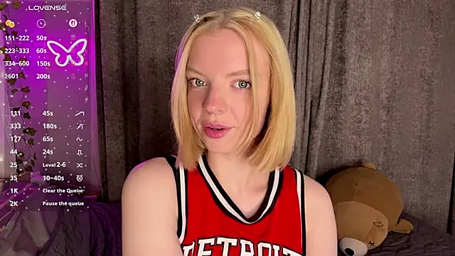 Snapshot of Marry_Sornatiko chatting on July 19, 2026, 6:15 pm Marry Sornatiko online show from July 19, 2026, 6:15 pm