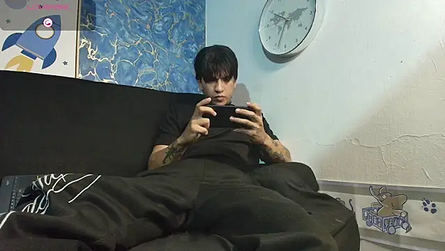 Snapshot of Tessarion_Black chatting on May 7, 2026, 4:39 am Tessarion Black online show from May 7, 2026, 4:39 am