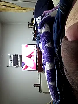 Snapshot of LecheCalienteK chatting on March 16, 2026, 8:11 pm LecheCalienteK online show from March 16, 2026, 8:11 pm