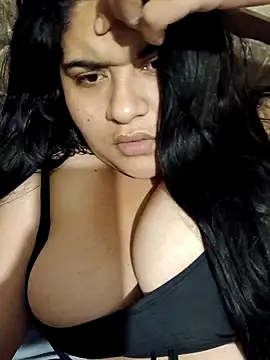 Orianamzn21 online show from May 7, 2026, 8:28 am