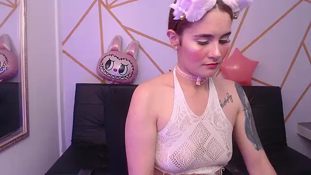 julieta dicaprio online show from April 22, 2026, 1:23 am