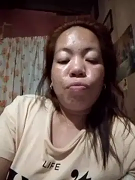 sweet lhyn online show from May 22, 2026, 1:09 pm