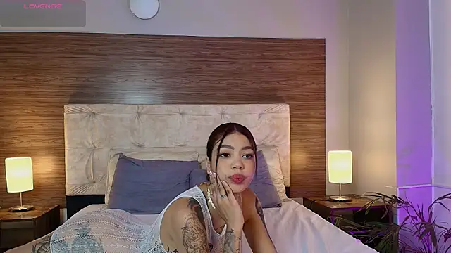 CamilaVelour online show from June 24, 2026, 7:07 am