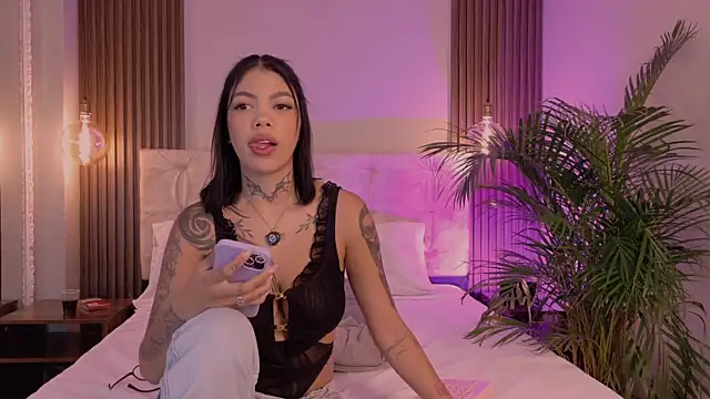 CamilaVelour online show from July 31, 2026, 5:29 am