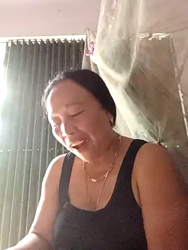 heesuu11 online show from April 28, 2026, 4:17 am