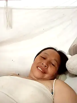 heesuu11 online show from April 8, 2026, 1:45 pm