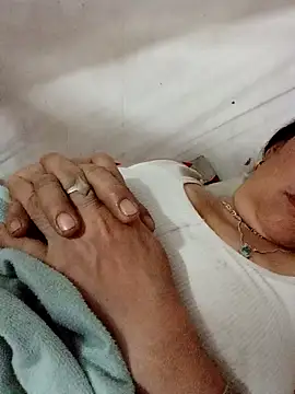 heesuu11 online show from April 23, 2026, 1:57 pm