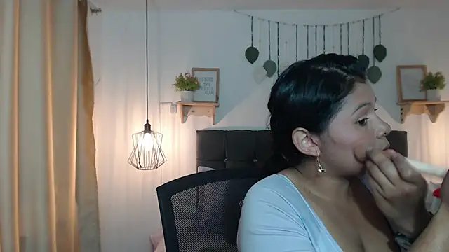 Snapshot of Emma_hassani chatting on April 6, 2026, 1:56 pm Emma hassani online show from April 6, 2026, 1:56 pm