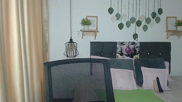 Snapshot of Emma_hassani chatting on April 15, 2026, 1:59 pm Emma hassani online show from April 15, 2026, 1:59 pm